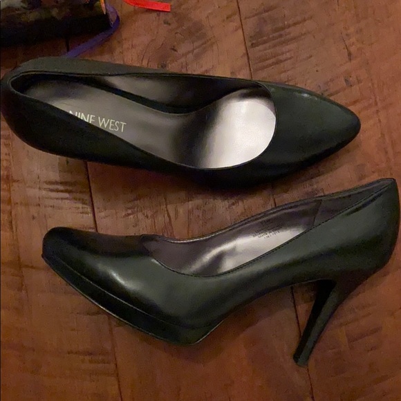 Nine West Black Pumps, 9.5, BRAND NEW - Picture 2 of 2